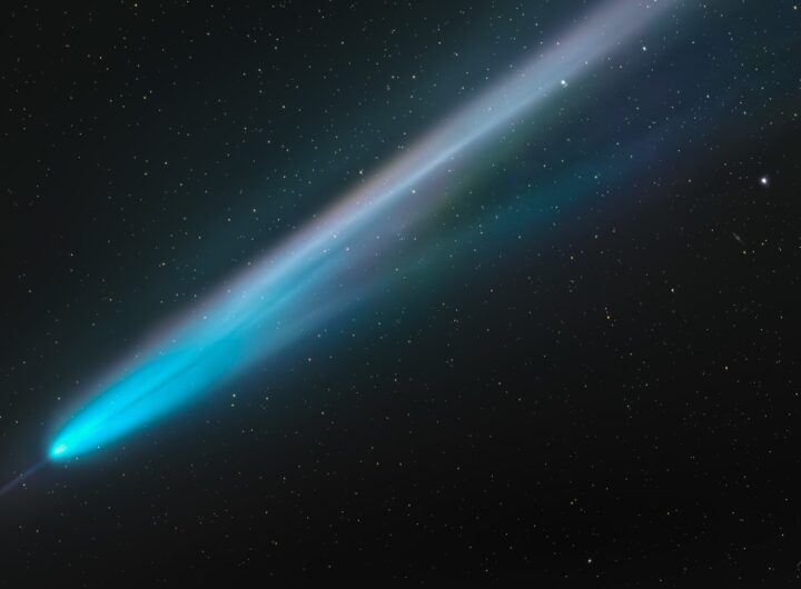 Cosmic Wanderers Comets and Their Breathtaking Light Tails