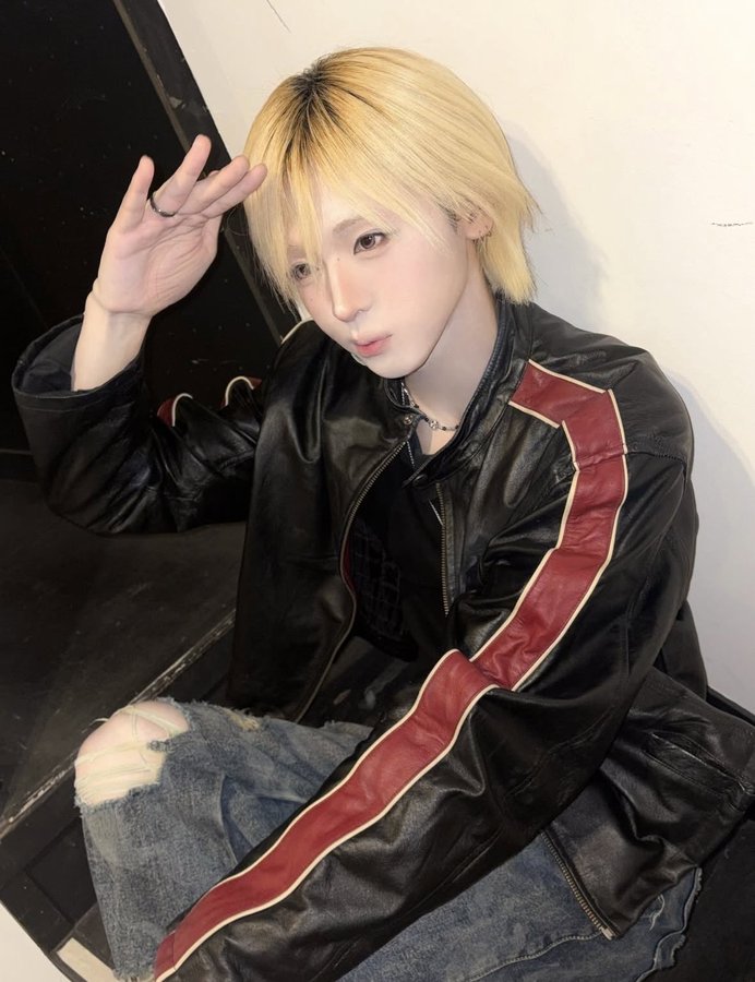 5th-Gen Idol Reveals Life-Changing Skincare Routine