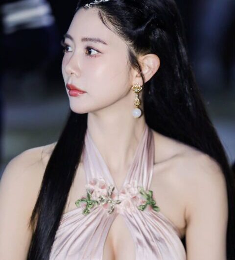 Clara Stuns in Bold Pink Dress at Shanghai Awards 2026