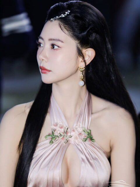 Clara Stuns in Bold Pink Dress at Shanghai Awards 2026