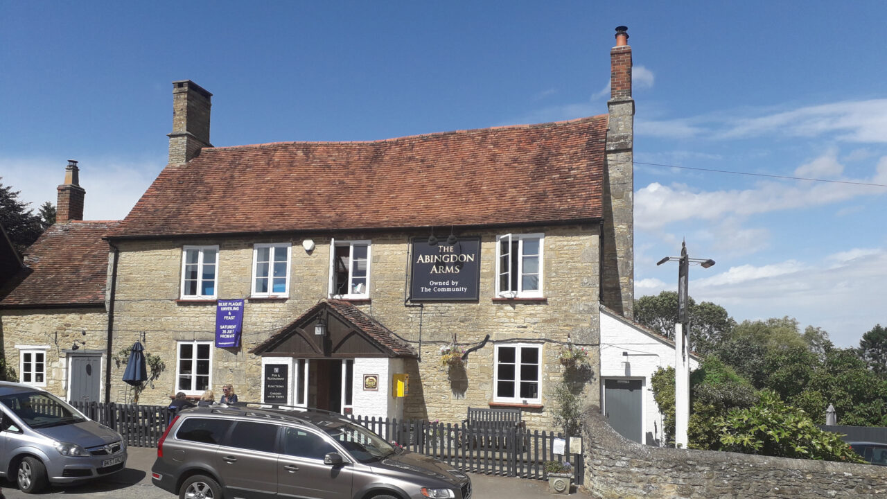 The Abingdon Arms Cozy Pub Near Oxford Countryside