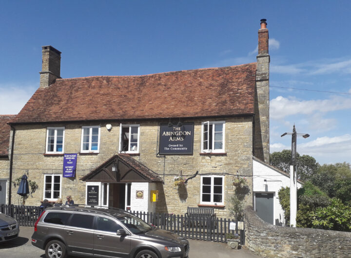 The Abingdon Arms Cozy Pub Near Oxford Countryside